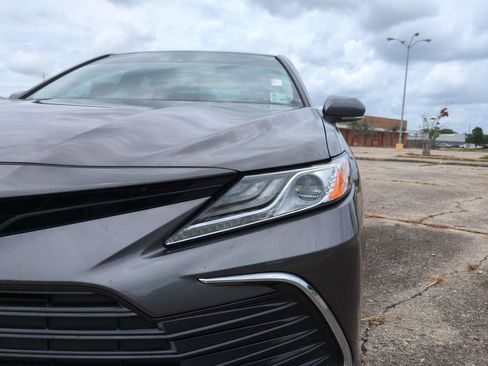 Used 2021 Toyota Camry XLE FWD image 10