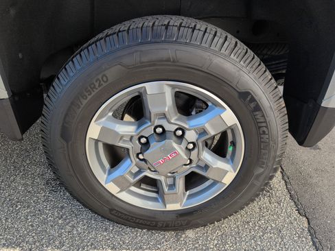 Used 2025 GMC Sierra 2500 SLT w/ SLT Premium Package image 6