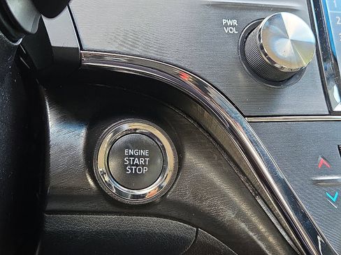 Used 2018 Toyota Avalon XLE Premium FWD image 22