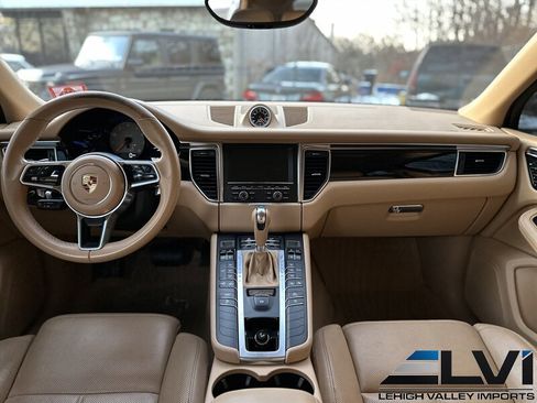 Used 2016 Porsche Macan S image 22