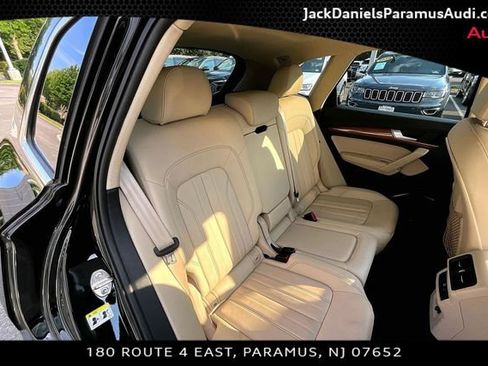 Used 2023 Audi Q5 2.0T Premium w/ Convenience Package AWD/4WD image 19
