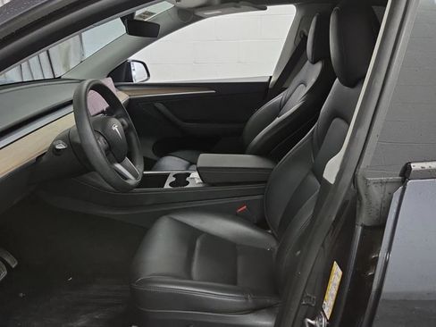 Used 2025 Tesla Model Y Long Range AWD/4WD image 2