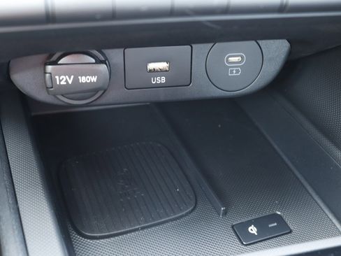 New 2025 Hyundai Elantra Limited image 29