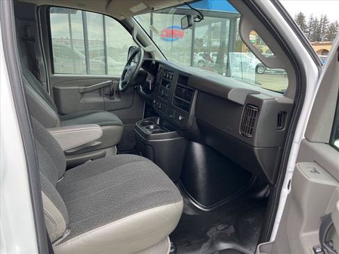 Used 2020 GMC Savana 2500 w/ Driver Convenience Package RWD image 4