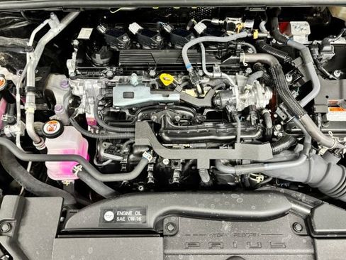 Certified 2025 Toyota Prius FWD image 24