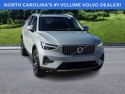Used 2025 Volvo XC40 B5 Core