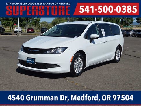 Used 2022 Chrysler Voyager LX FWD image 1
