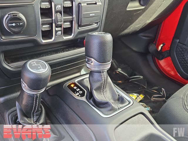 Used 2019 Jeep Wrangler Unlimited Sahara AWD/4WD image 12