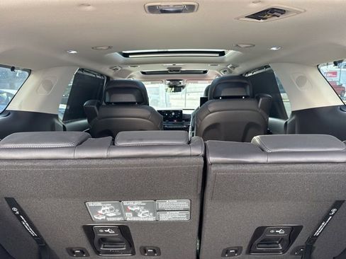 New 2026 Kia Carnival SX Prestige FWD image 12