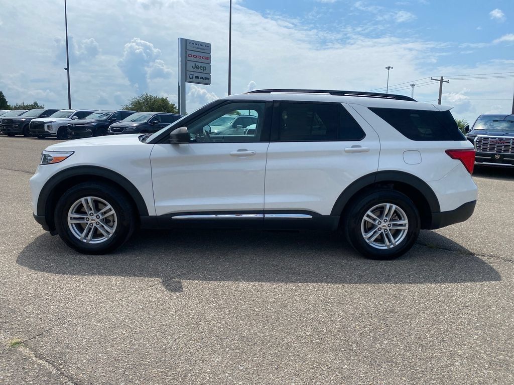 Used 2023 Ford Explorer XLT AWD/4WD image 6