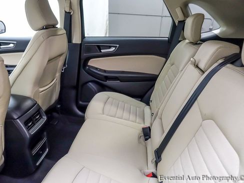 Used 2024 Ford Edge SE w/ Black Appearance Package image 12