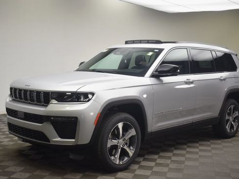 New 2026 Jeep Grand Cherokee L Limited AWD/4WD image 16