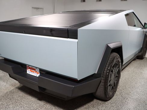 Used 2024 Tesla Cybertruck AWD Crew Cab image 7