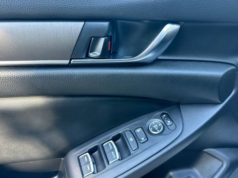 Used 2022 Honda Accord LX image 12