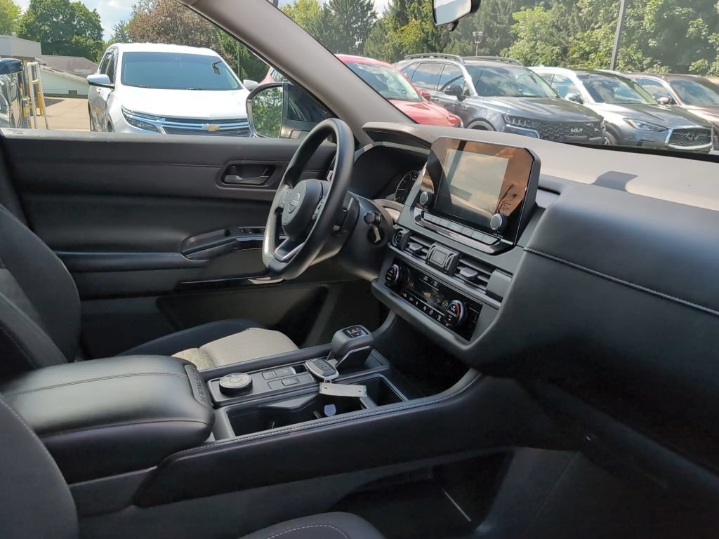 Used 2024 Nissan Pathfinder S AWD/4WD image 8