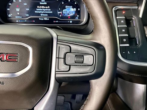 Certified 2023 GMC Yukon XL SLT w/ SLT Premium Package AWD/4WD image 24