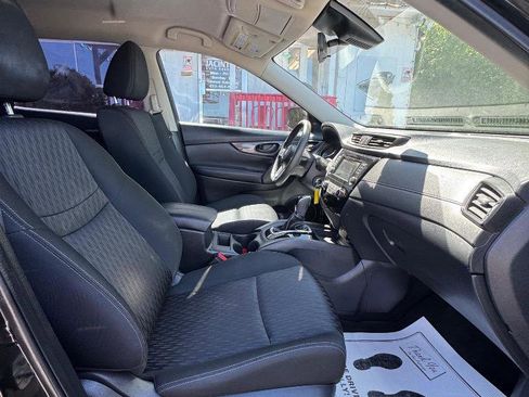 Used 2020 Nissan Rogue S FWD image 26