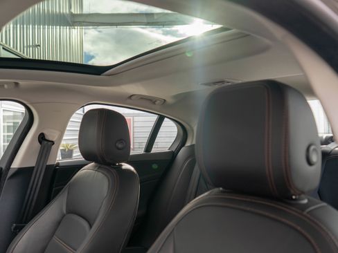 Used 2018 Jaguar XE Prestige image 23