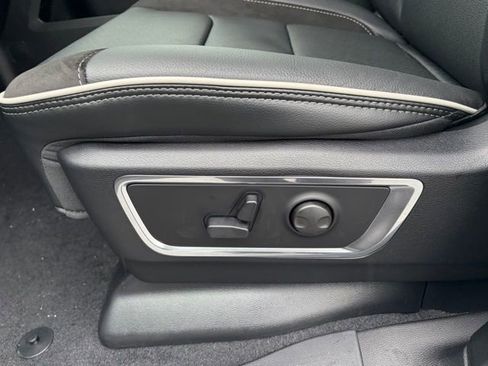 New 2026 RAM 1500 Laramie AWD/4WD image 16