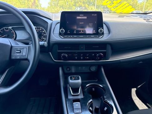 Used 2025 Nissan Rogue S FWD image 17