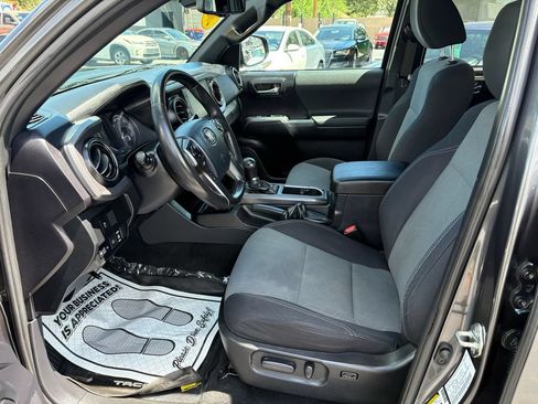 Used 2020 Toyota Tacoma TRD Sport AWD/4WD image 18