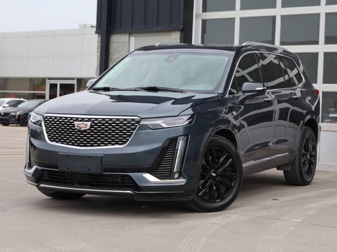 Used 2022 Cadillac XT6 Premium Luxury w/ Technology Package AWD/4WD image 3
