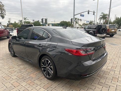 Used 2025 Toyota Camry XLE image 3