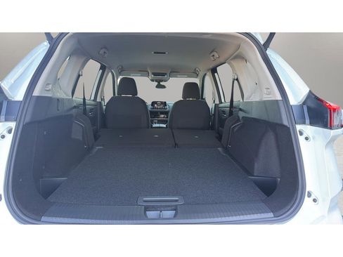 New 2026 Nissan Rogue SV w/ Cold Weather Package AWD/4WD image 17