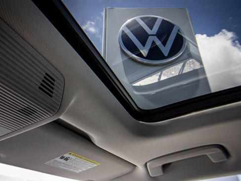 New 2026 Volkswagen Tiguan SE FWD image 48