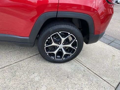 Used 2024 Jeep Compass Limited image 9