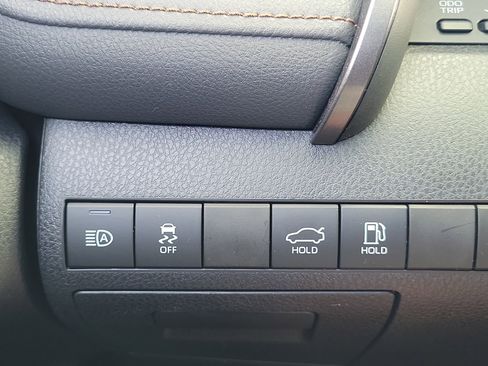 Used 2020 Toyota Camry XLE image 27