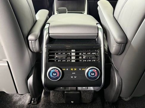 New 2026 Land Rover Range Rover Long Wheelbase SE AWD/4WD image 23