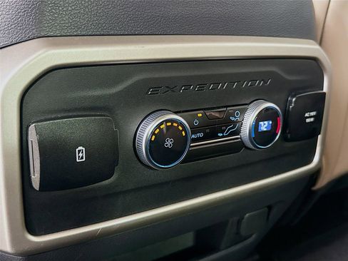 Used 2023 Ford Expedition XLT image 27