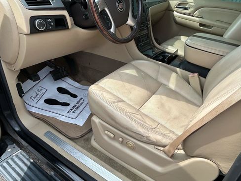 Used 2009 Cadillac Escalade AWD image 10