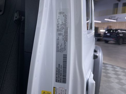 Used 2024 Jeep Wrangler Unlimited Sport AWD/4WD image 12