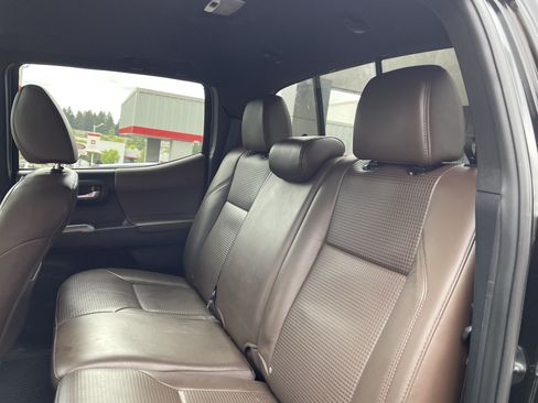 Certified 2022 Toyota Tacoma Limited AWD/4WD image 15
