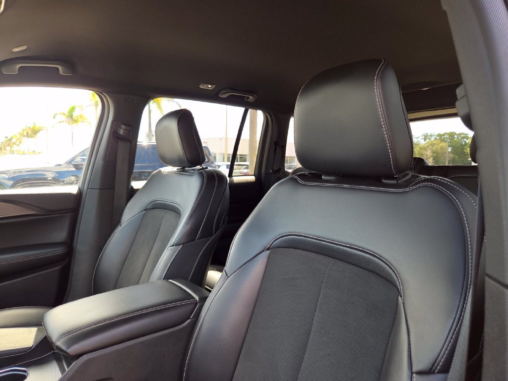 Used 2025 Jeep Grand Cherokee Altitude AWD/4WD image 27