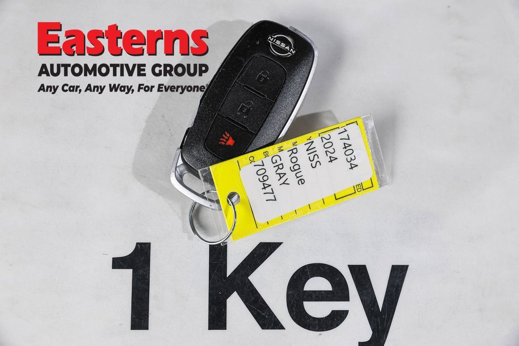 Used 2024 Nissan Rogue S AWD/4WD image 26