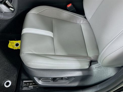 Used 2025 Toyota Camry SE image 20