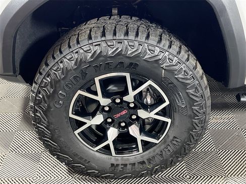 Used 2024 GMC Canyon AT4X image 26