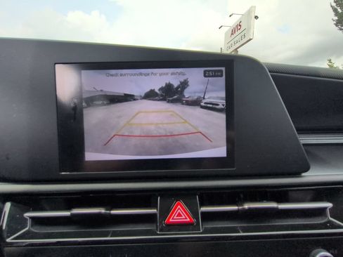 Used 2025 Kia Niro LX FWD image 17