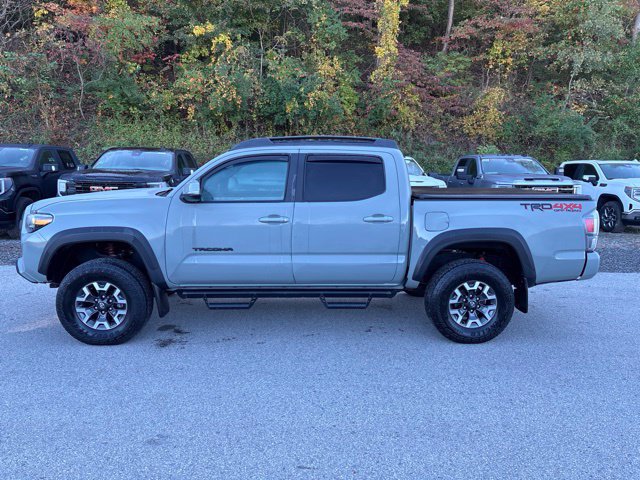 Used 2023 Toyota Tacoma TRD Off-Road w/ Technology Package AWD/4WD image 2