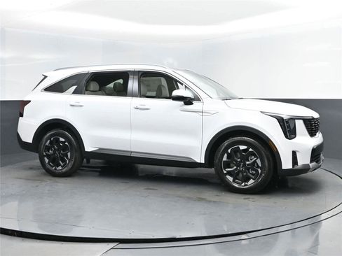 New 2026 Kia Sorento S w/ S Panoramic Sunroof Package image 2