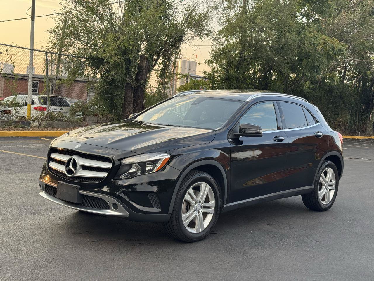 Used 2017 Mercedes-Benz GLA 250 4MATIC w/ Premium Package image 4