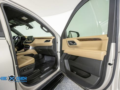 Used 2022 Chevrolet Suburban Premier AWD/4WD image 39