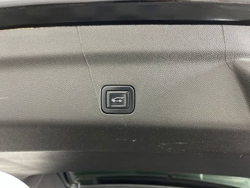 Used 2022 GMC Yukon SLT w/ SLT Premium Package AWD/4WD image 13