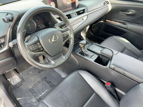 Used 2019 Lexus ES 350 w/ Accessory Package image 4