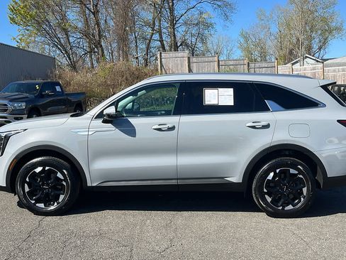 Used 2025 Kia Sorento S AWD/4WD image 8