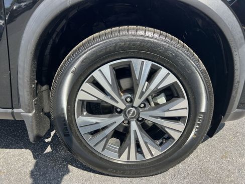 Used 2023 Nissan Rogue SV w/ SV Premium B Package FWD image 13