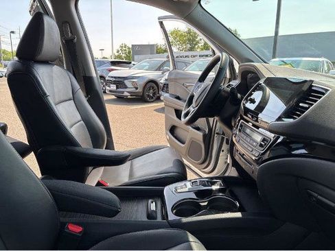 Used 2019 Honda Pilot Touring image 16